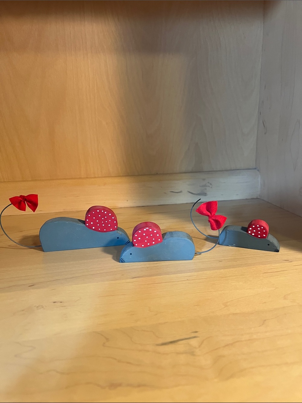 🐭 Decorative Mouse Set - Charming Shelf Accent